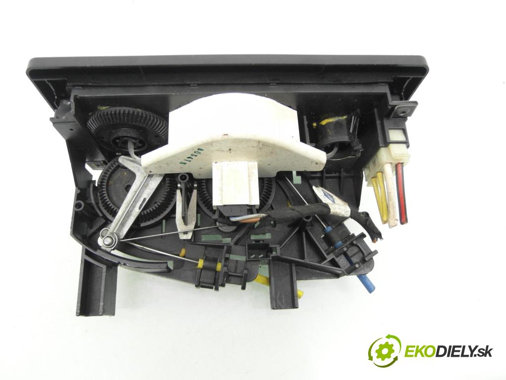 VW POLO CLASSIC (6V2) SEDAN 1998 55,00 75 1.6 - 1F 1595,00 Panel topení 1H0819045C ; 1H0820045C