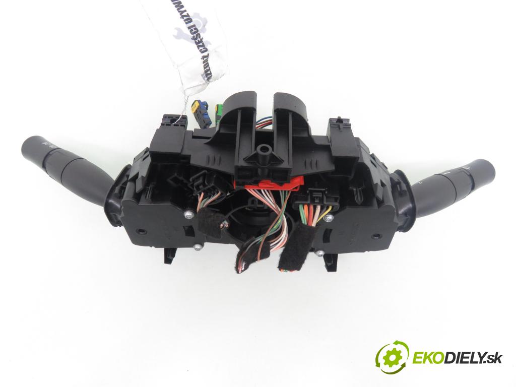 RENAULT MEGANE II (BM0/1_, CM0/1_) HB 2003 63,00 1.5 dCi 86 - K9K 724 1461,00 páčka/prepínač 8200216462