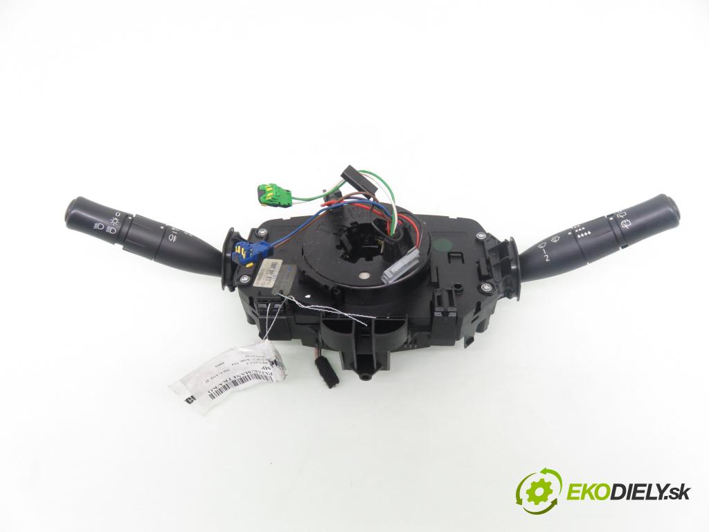 RENAULT MEGANE II (BM0/1_, CM0/1_) HB 2003 63,00 1.5 dCi 86 - K9K 724 1461,00 páčka/prepínač 8200216462