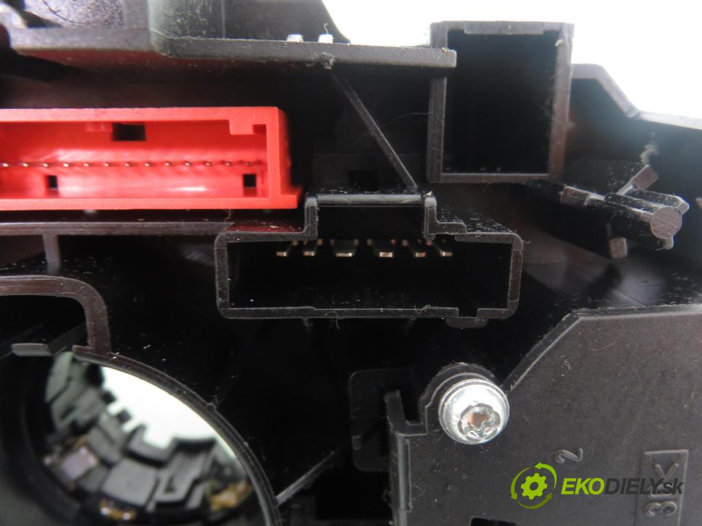 RENAULT MEGANE II (BM0/1_, CM0/1_) HB 2003 63,00 1.5 dCi 86 - K9K 724 1461,00 páčka/prepínač 8200216462