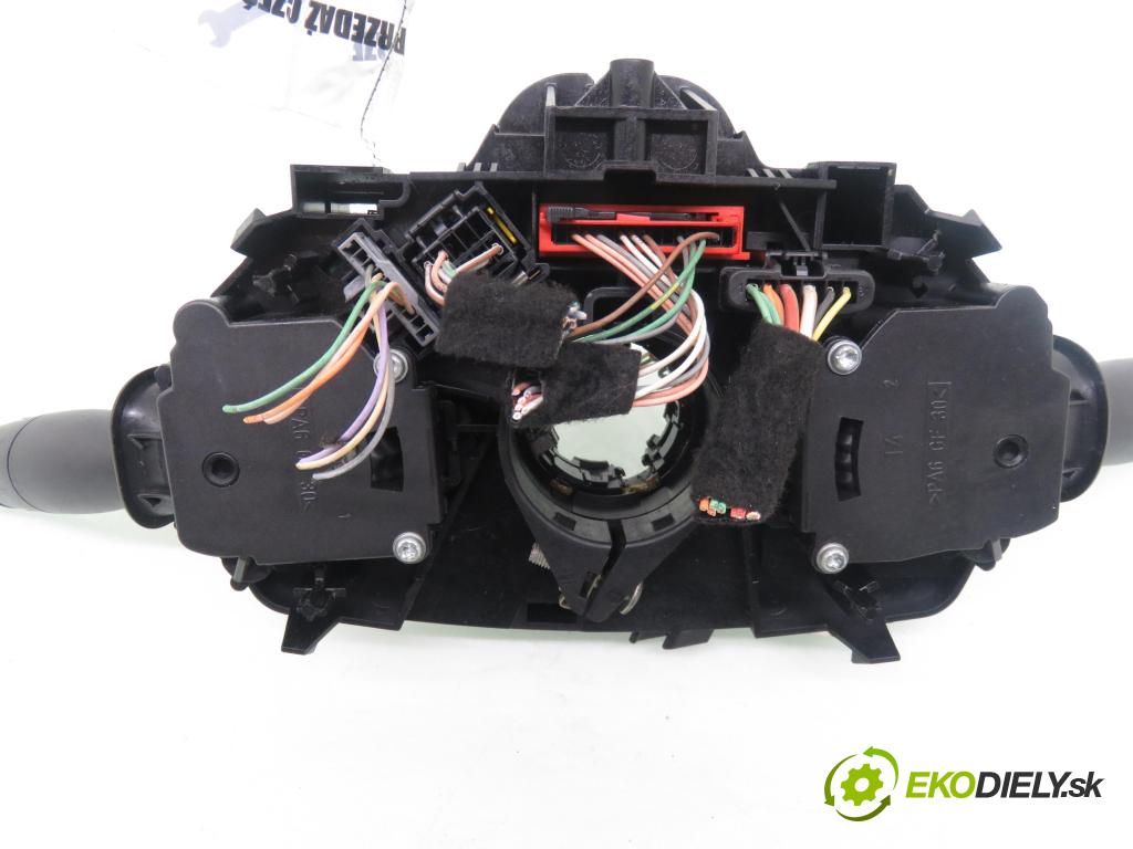 RENAULT MEGANE II (BM0/1_, CM0/1_) HB 2003 63,00 1.5 dCi 86 - K9K 724 1461,00 páčka/prepínač 8200216462