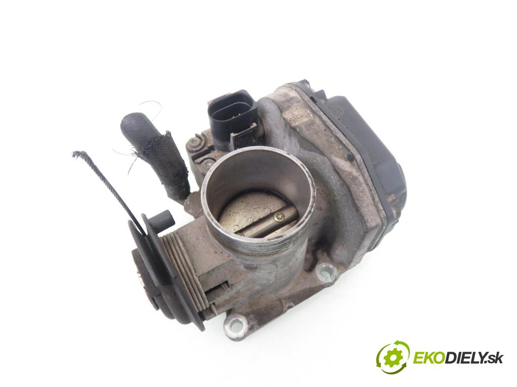 VW POLO (6N1) HB 1996 44,00 1.4 60 1390,00 škrtíci klapka 030133064D (Škrticí klapka)