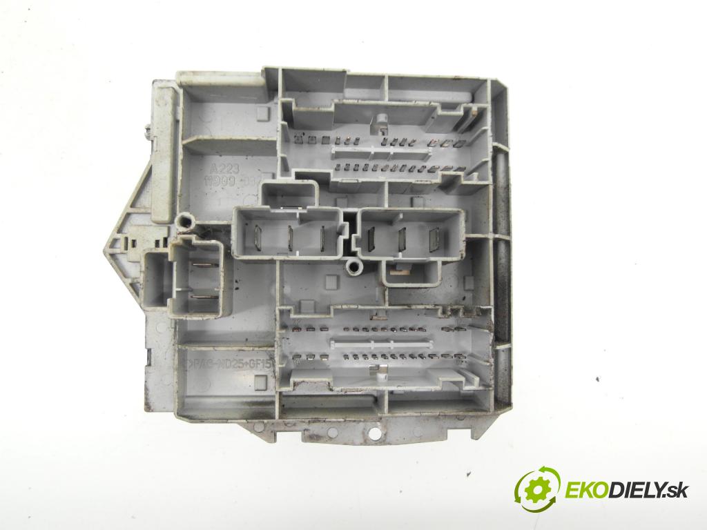 FIAT STILO (192_) HB 2004 76,00 1.6 16V 103 - 182 B6.000 1596,00 Skrinka POJISTKY: 51732865