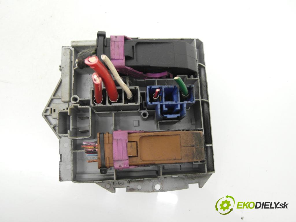 FIAT STILO (192_) HB 2004 76,00 1.6 16V 103 - 182 B6.000 1596,00 Skrinka POJISTKY: 51732865