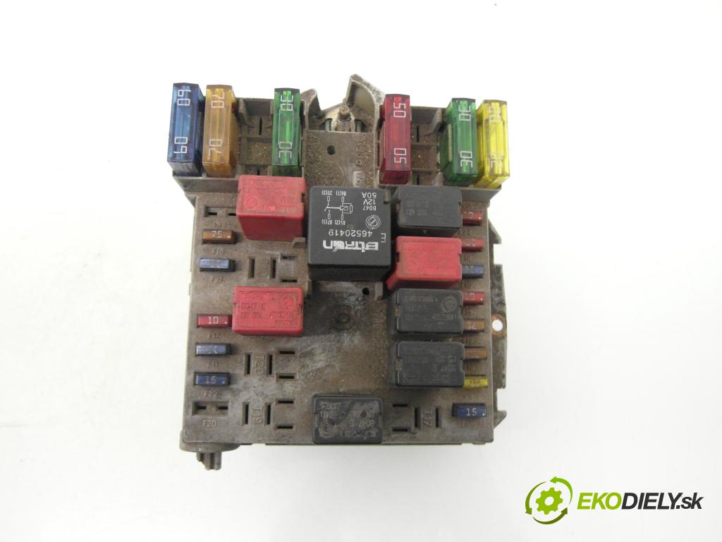 FIAT STILO (192_) HB 2004 76,00 1.6 16V 103 - 182 B6.000 1596,00 Skrinka POJISTKY: 51732865