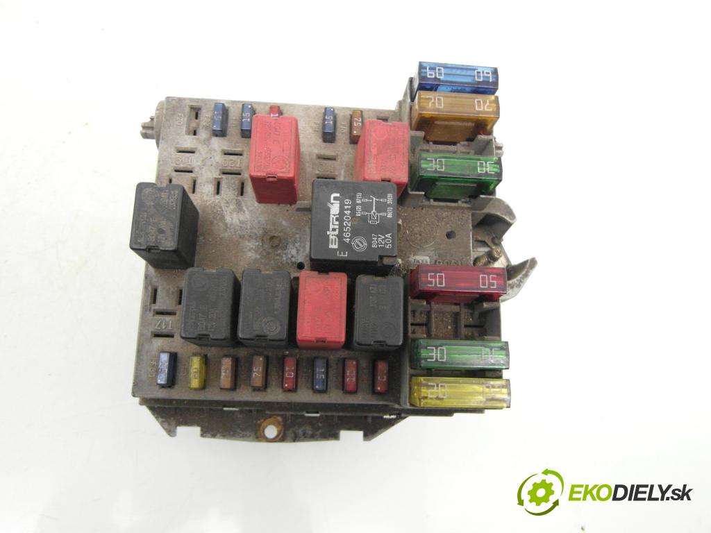FIAT STILO (192_) HB 2004 76,00 1.6 16V 103 - 182 B6.000 1596,00 Skrinka POJISTKY: 51732865