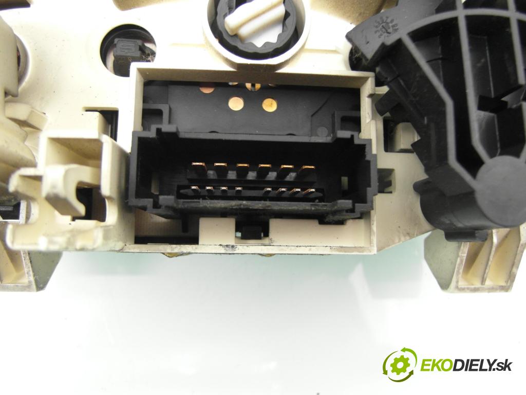 CITROEN C2 (JM_) HB 2004 52,00 1.4 HDi - 8HX (DV4TD) 1398,00 Panel kúrenia KLIMATIZACE: F664480V