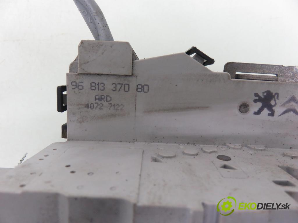 CITROEN C4 I (LC_) HB 2007 80,00 1.6 HDi 109 - 9HZ (DV6TED4) 1560,00 zámok PTE 9681337080