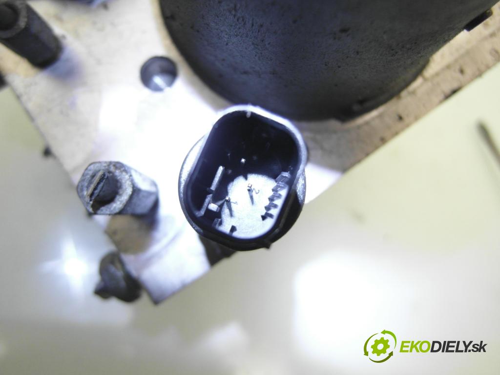 TOYOTA COROLLA kombi (_E12_) KOMBI 2004 81,00 1.6 VVT-i (ZZE121_) - 3ZZ-FE 1598,00 pumpa ABS 8954102070 ; 0265950132 (Pumpa ABS)