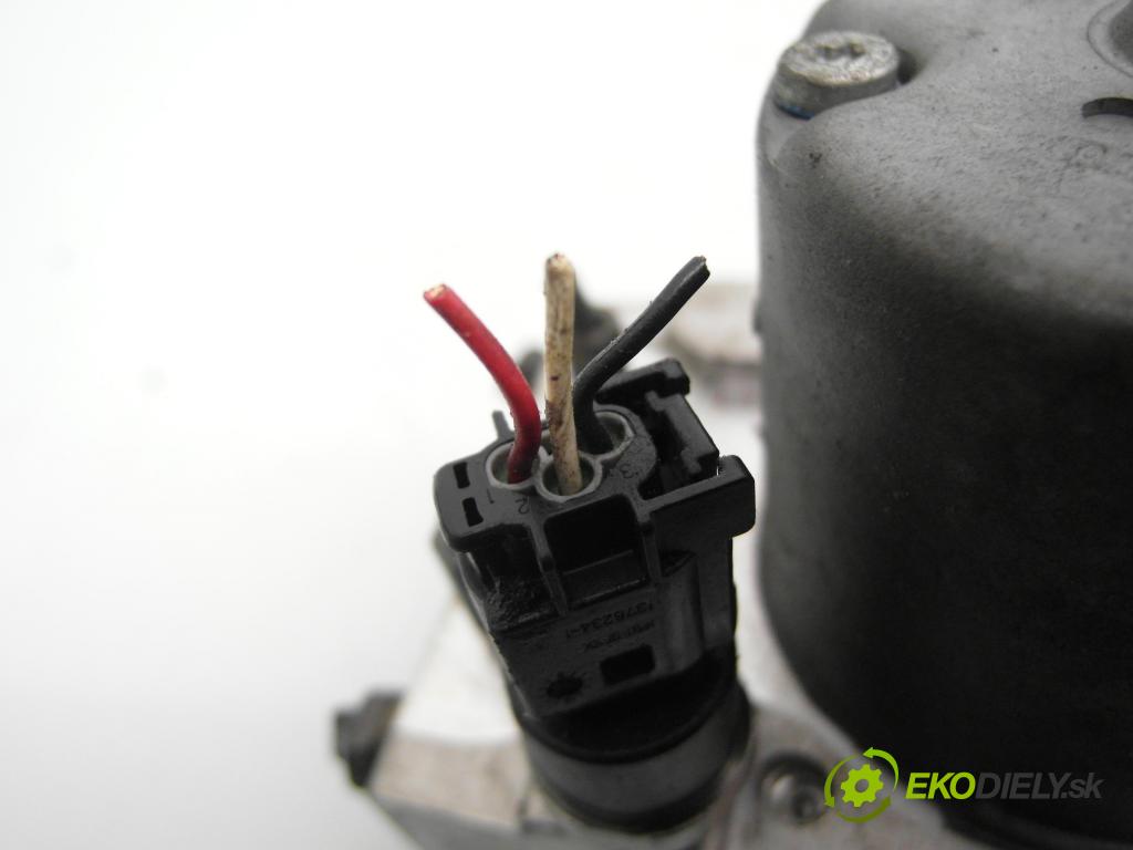 TOYOTA COROLLA kombi (_E12_) KOMBI 2004 81,00 1.6 VVT-i (ZZE121_) - 3ZZ-FE 1598,00 pumpa ABS 8954102070 ; 0265950132 (Pumpa ABS)