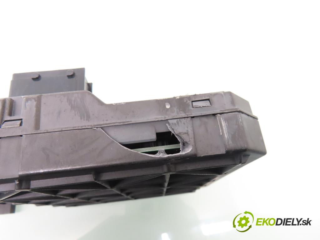 PEUGEOT 206 liftback (2A/C) HB 2001 440,00 1.1 i - HFX (TU1JP) 1124,00 MODUL BSI S118085110D ; 9645747580