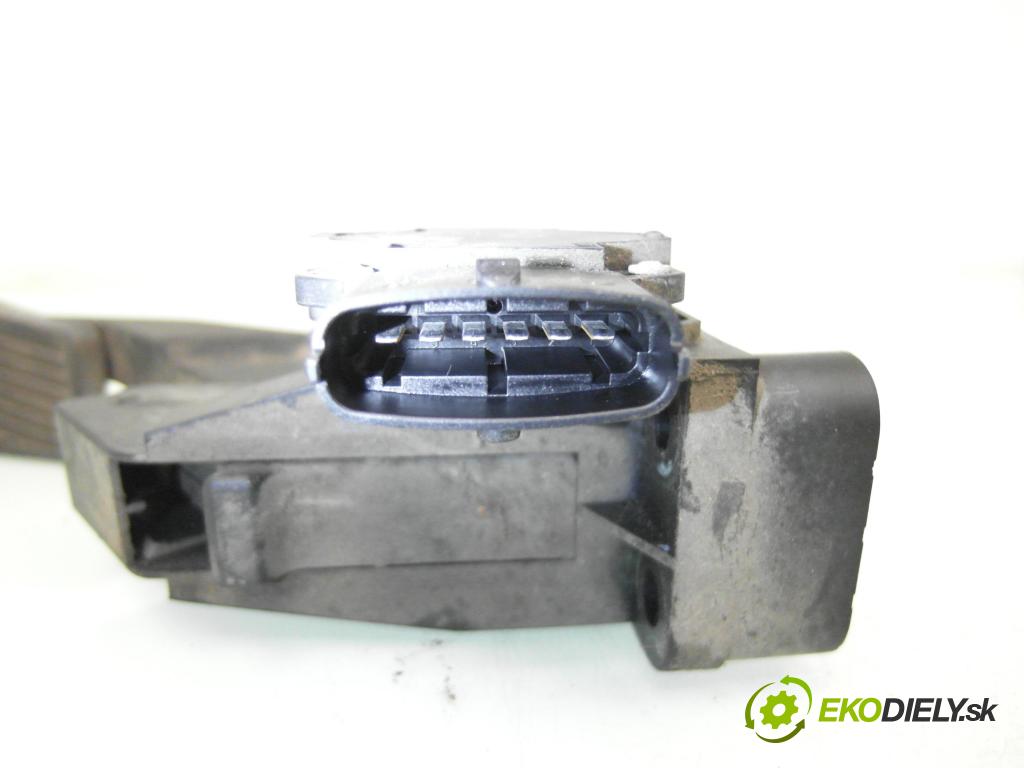 OPEL ASTRA G liftback (T98) HB 2001 74,00 2.0 DTI 16V - X 20 DTH 1995,00 Potenciometer plynu 0281002278 ; 0281002278 ; 09128851 (Potenciometer plynového pedálu)