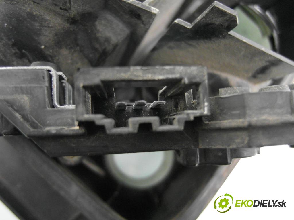 VW VENTO (1H2) SEDAN 1996 47,00 1.9 D 1896,00 Svetlo pravé zadné kufor 140440 ; 1H5945259