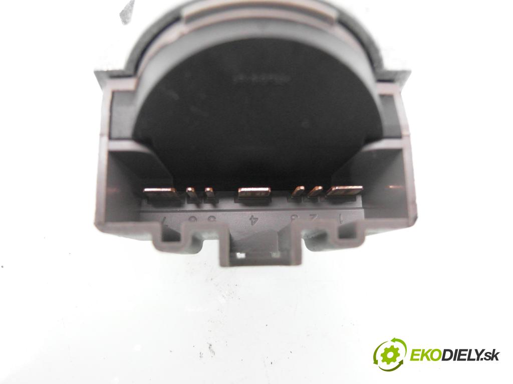 FORD MONDEO IV Turnier (BA7) KOMBI 2009 103,00 2.0 TDCi - QXBA 1997,00 spinačka 3M513F880AD ; D75200131C ; 6E5T15607BA (Spínacia skrinka)