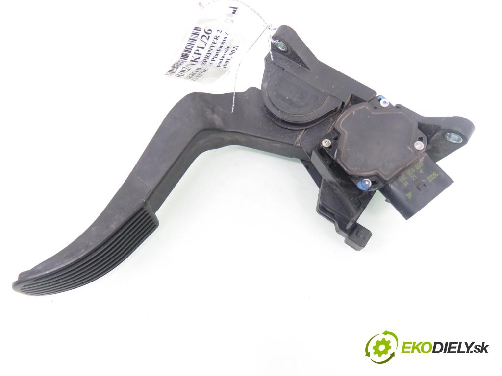 MERCEDES-BENZ SPRINTER 2-t Platforma / podwozie (901, 902) KABINA/PLATFORMA 2004 60,00 208 CDI - OM 611.987 2148,00 Potenciometer plynu 0281002335 ; 0281002335 (Potenciometer plynového pedálu)