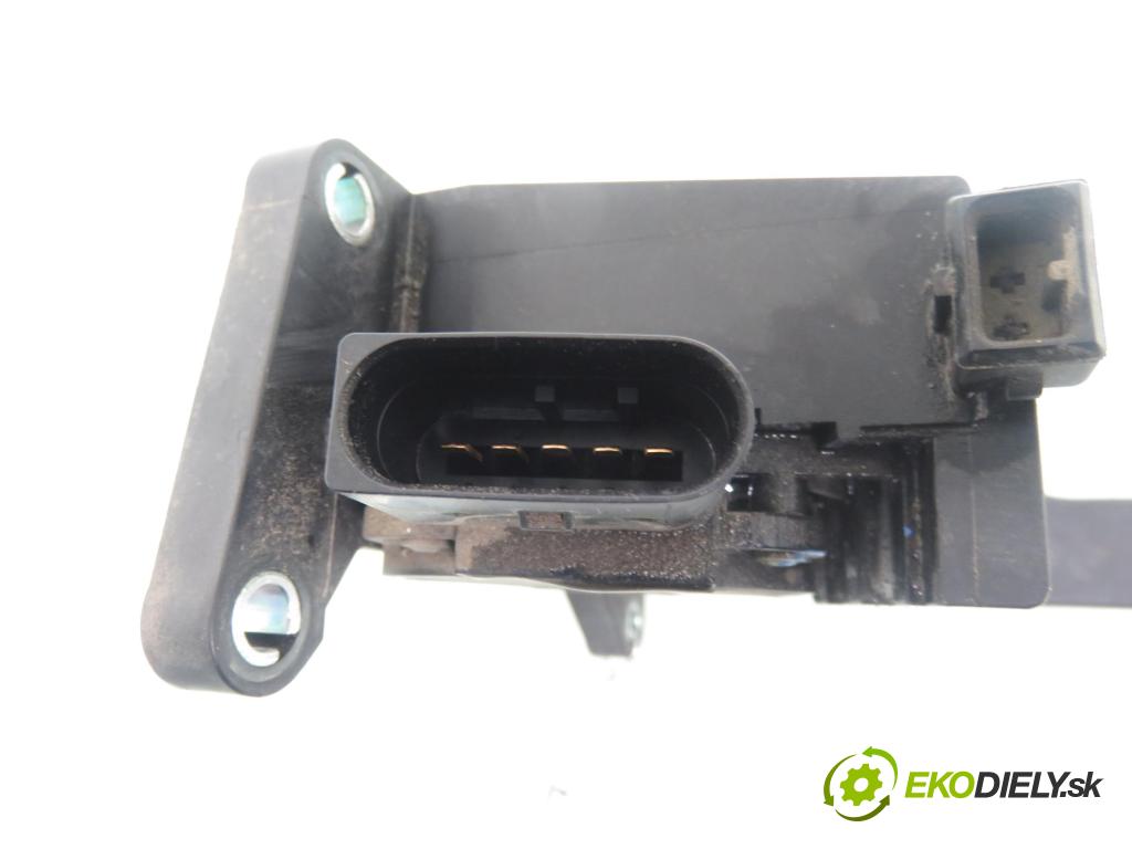 MERCEDES-BENZ SPRINTER 2-t Platforma / podwozie (901, 902) KABINA/PLATFORMA 2004 60,00 208 CDI - OM 611.987 2148,00 potenciometr plynového pedálu 0281002335 ; 0281002335 (Potenciometr plynového pedálu)