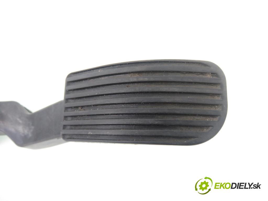 MERCEDES-BENZ SPRINTER 2-t Platforma / podwozie (901, 902) KABINA/PLATFORMA 2004 60,00 208 CDI - OM 611.987 2148,00 potenciometr plynového pedálu 0281002335 ; 0281002335 (Potenciometr plynového pedálu)