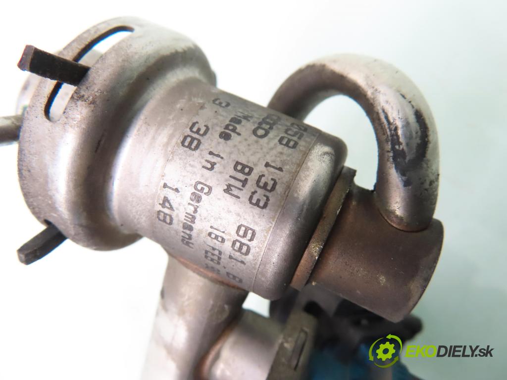 VW PASSAT B5 (3B2) SEDAN 1998 92,00 1.8 20V 125 - ADR 1781,00 lišta vstřikovací 058133551F ; 058133681B (Vstřikovací lišta)