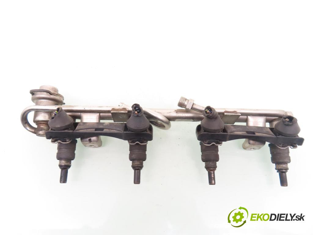 VW PASSAT B5 (3B2) SEDAN 1998 92,00 1.8 20V 125 - ADR 1781,00 lišta vstřikovací 058133551F ; 058133681B (Vstřikovací lišta)