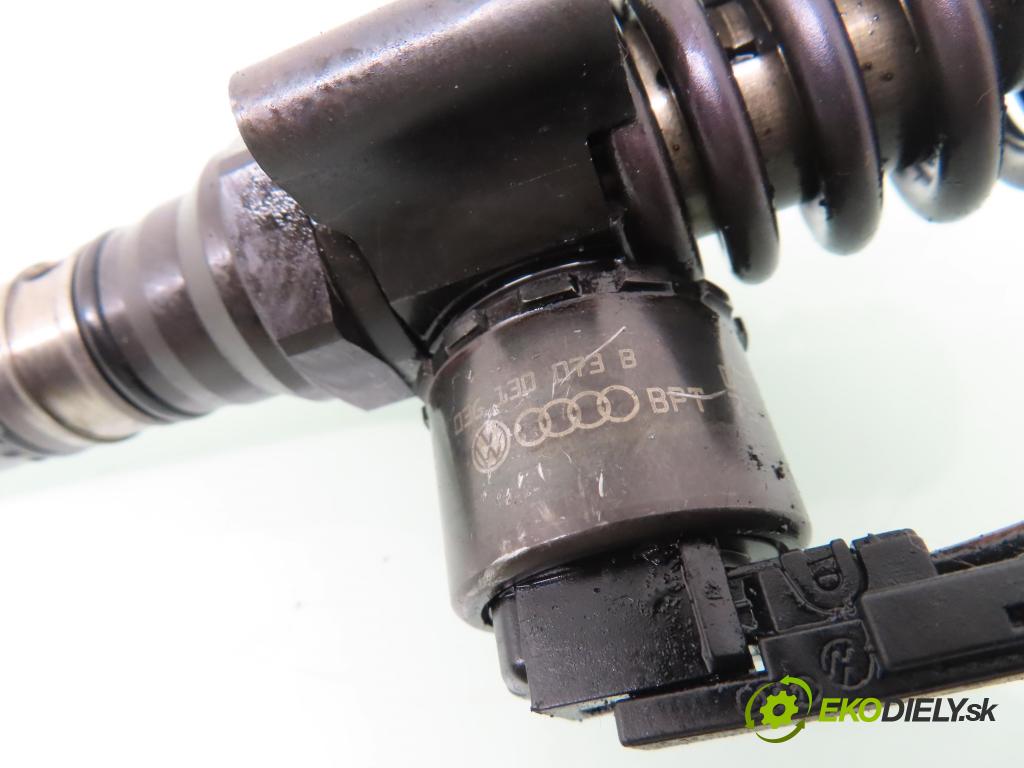 VW GOLF V (1K1) HB 2004 103,00 2.0 TDI 16V - BKD 1968,00 Vstrekovač 03G130073B ; 0414720403 (Vstrekovač paliva)