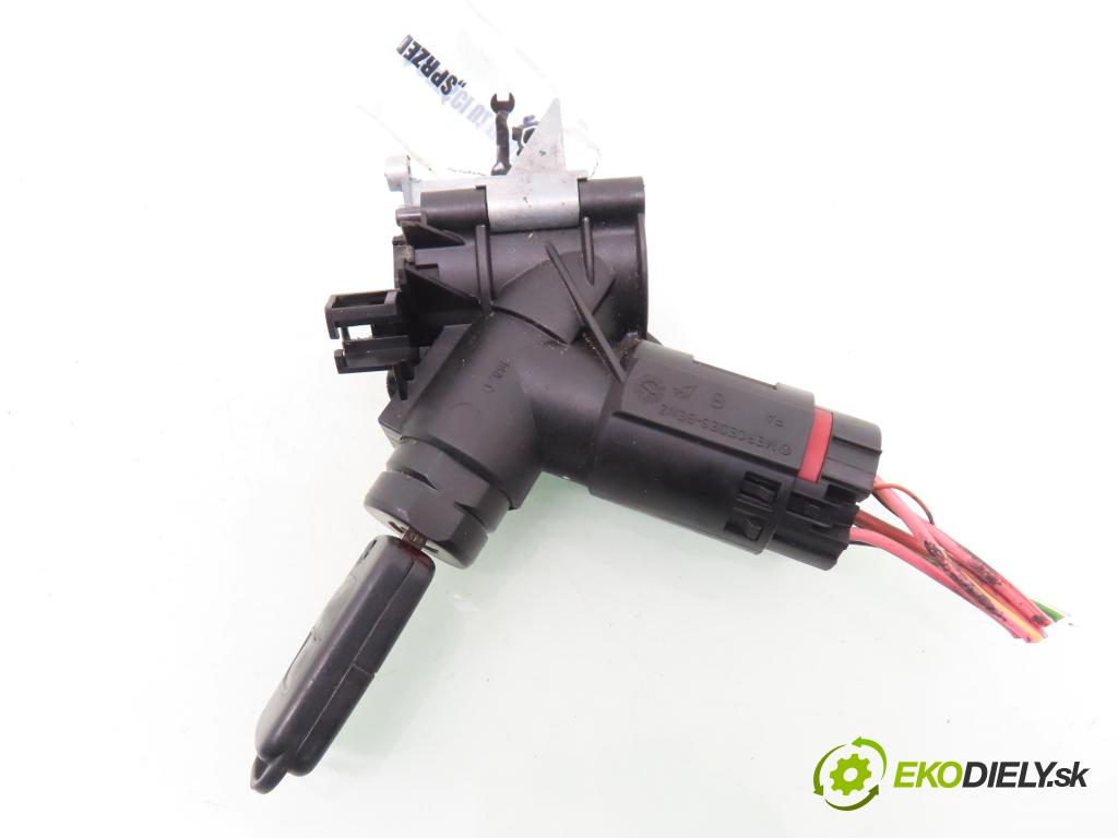 MERCEDES-BENZ KLASA A (W168) HB 2002 60,00 1.4 A 140 82 - M 166.940 1397,00 spínačka 1685450228 (Spínací skříňka)