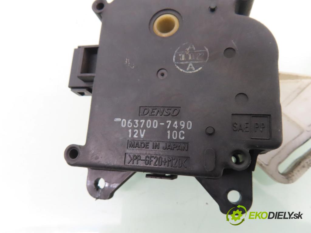 TOYOTA COROLLA Verso (_E12_) MINIVAN 2002 66,00 2.0 D-4D (CDE120_) - 1CD-FTV 1995,00 Motorček dverí kúrenia 0637007490