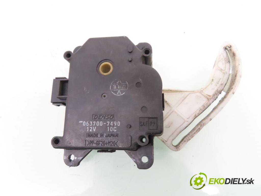 TOYOTA COROLLA Verso (_E12_) MINIVAN 2002 66,00 2.0 D-4D (CDE120_) - 1CD-FTV 1995,00 Motorček dverí kúrenia 0637007490