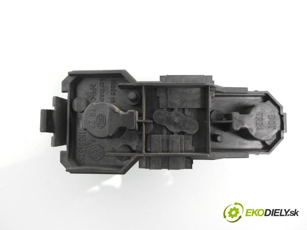 VW VENTO (1H2) SEDAN 1996 47,00 1.9 D 1896,00 Svetlo ľavé zadné kufor 140439 ; 1H5945259