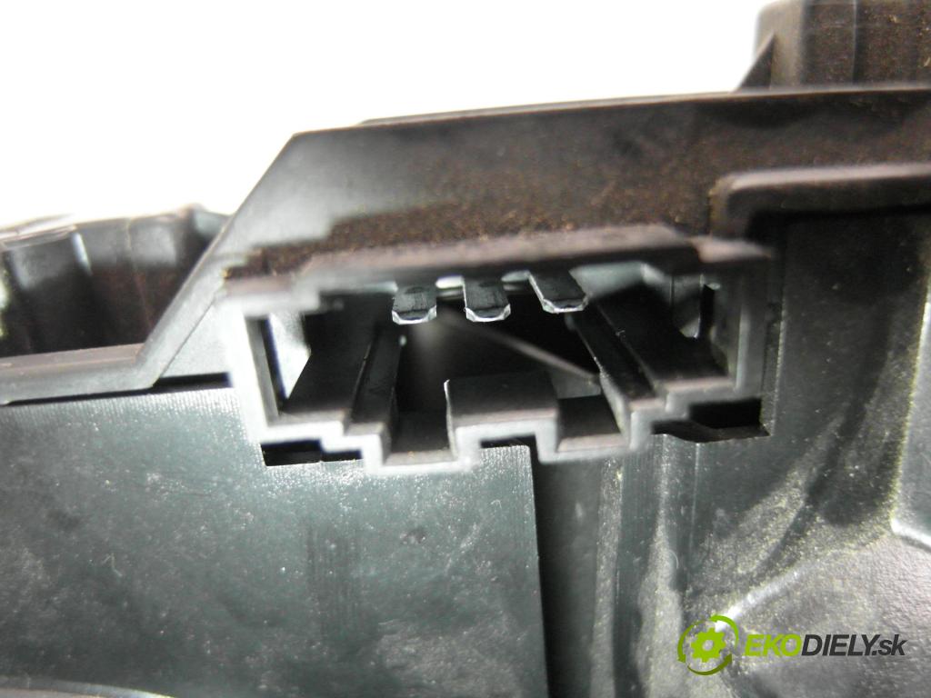 VW VENTO (1H2) SEDAN 1996 47,00 1.9 D 1896,00 Svetlo ľavé zadné kufor 140439 ; 1H5945259