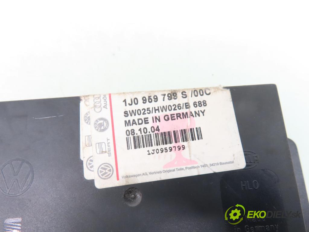 VW PASSAT B5 (3B2) SEDAN 1998 92,00 1.8 20V 125 - ADR 1781,00 MODUL komfortu 1J0959799S