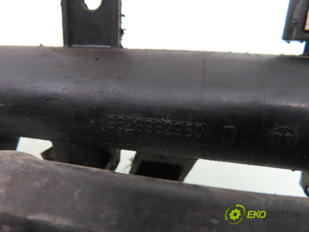 CITROEN C3 I (FC_) HB 2003 54,00 1.4 i - KFV (TU3JP) 1360,00 lišta vstřikovací 9628982980D ; 9638128080 (Vstřikovací lišta)