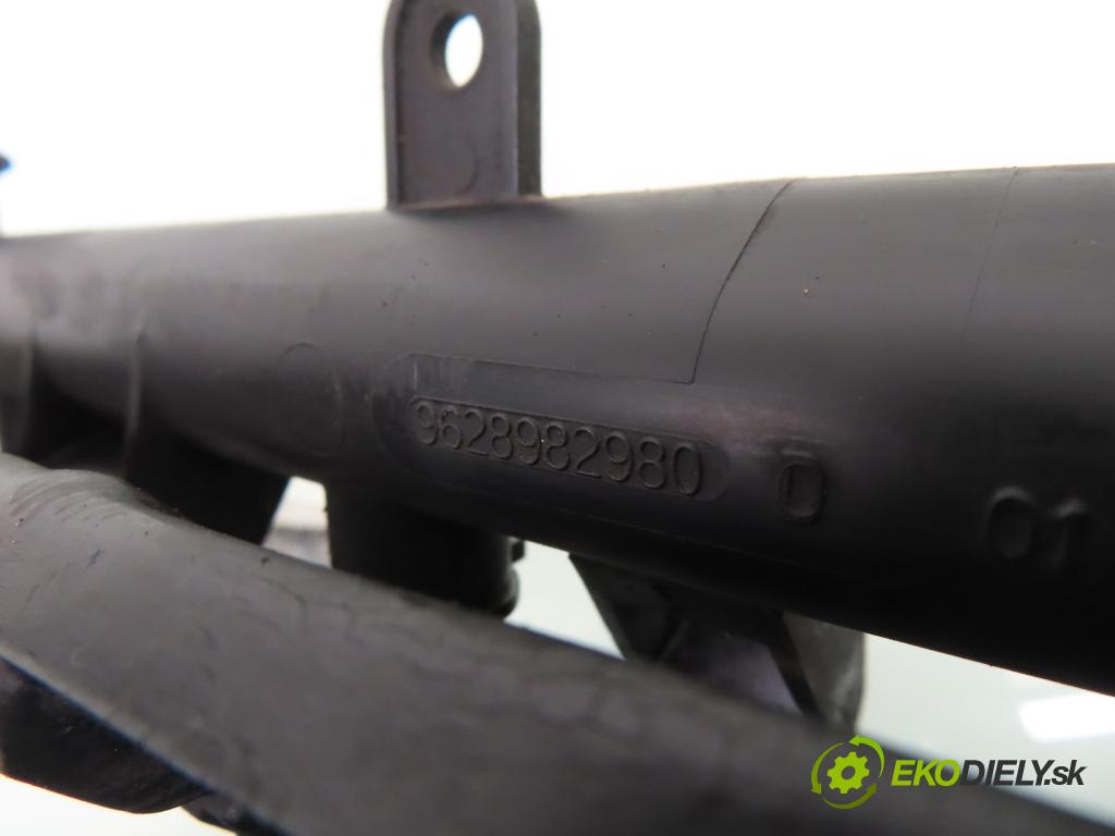 PEUGEOT 206 liftback (2A/C) HB 2001 440,00 1.1 i - HFX (TU1JP) 1124,00 lišta vstřikovací 9628982980D ; 9638128080 (Vstřikovací lišta)