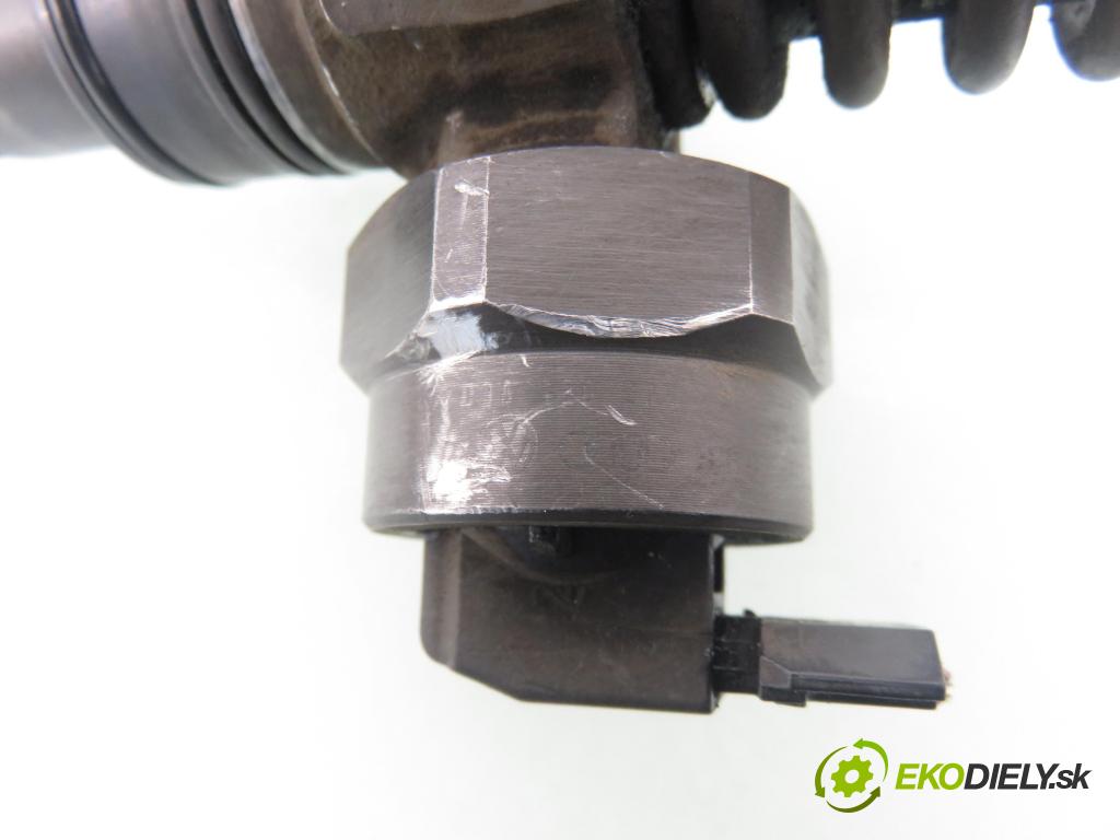 VW PASSAT B5 Variant (3B5) KOMBI 1999 85,00 1.9 TDI - ATJ 1896,00 Vstrekovač 038130073T ; 0414720035 (Vstrekovač paliva)