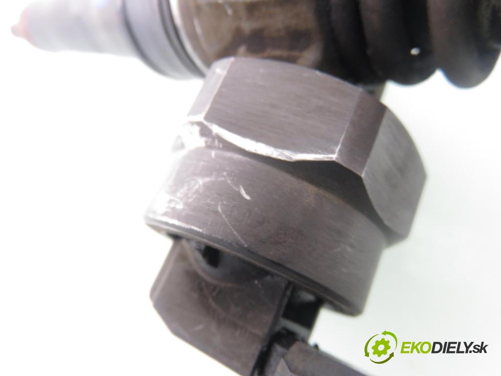 VW PASSAT B5 Variant (3B5) KOMBI 1999 85,00 1.9 TDI - ATJ 1896,00 Vstrekovač 038130073T ; 0414720035 (Vstrekovač paliva)