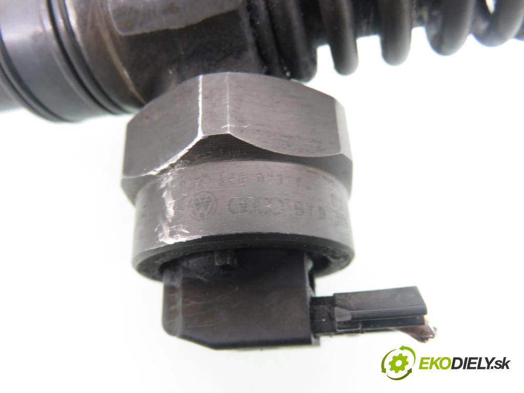 VW PASSAT B5 Variant (3B5) KOMBI 1999 85,00 1.9 TDI - ATJ 1896,00 vstříkovač 038130073T ; 0414720035 (Vstřikovač paliva)