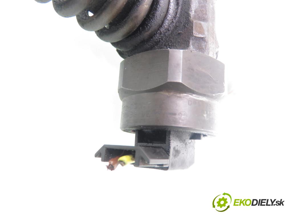 VW PASSAT B5 Variant (3B5) KOMBI 1999 85,00 1.9 TDI - ATJ 1896,00 Vstrekovač 038130073T ; 0414720035 (Vstrekovač paliva)