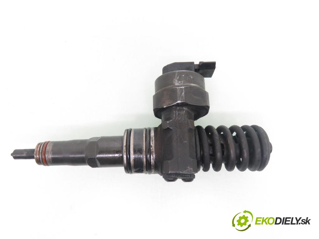 VW PASSAT B5 Variant (3B5) KOMBI 1999 85,00 1.9 TDI - ATJ 1896,00 Vstrekovač 038130073T ; 0414720035 (Vstrekovač paliva)