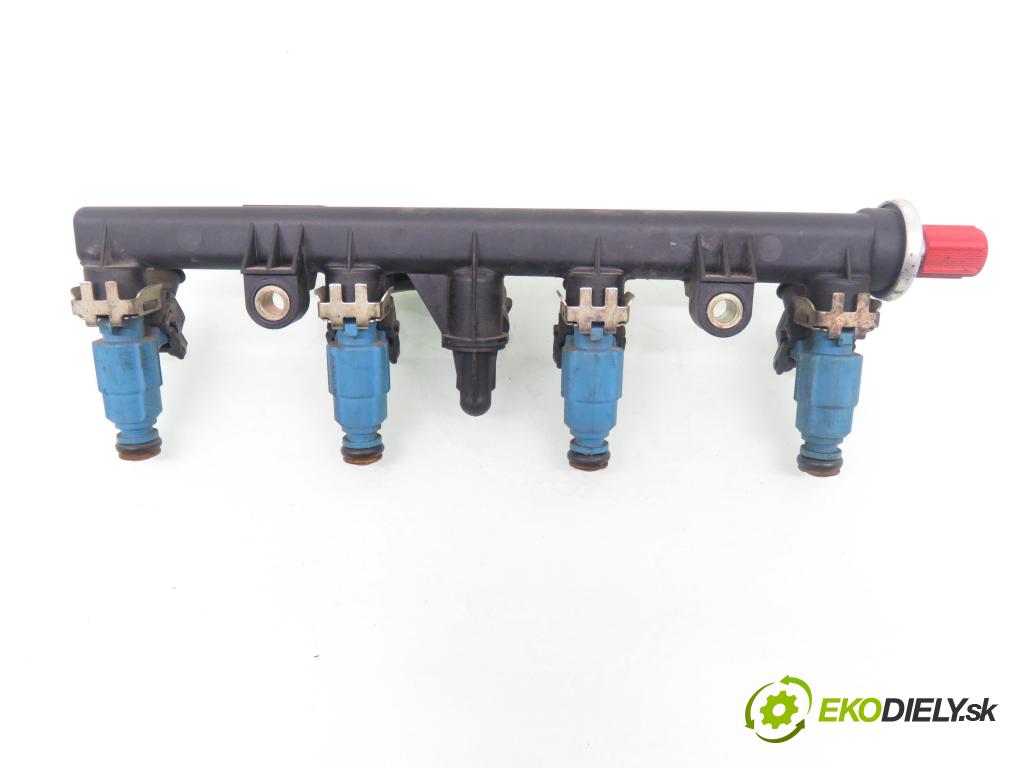 FIAT SIENA (178_) / ALBEA SEDAN 2003 59,00 1.2 - 188 A5.000 1242,00 Lišta vstrekovacia 0280151 ; 0280155816 (Vstrekovacia lišta)