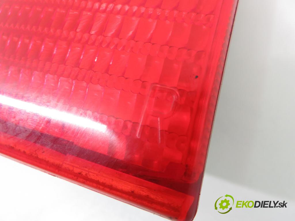 AUDI 80 (8C, B4) SEDAN 1994 66,00 1.9 TDI - 1Z 1896,00 Svetlo pravé zadné kufor