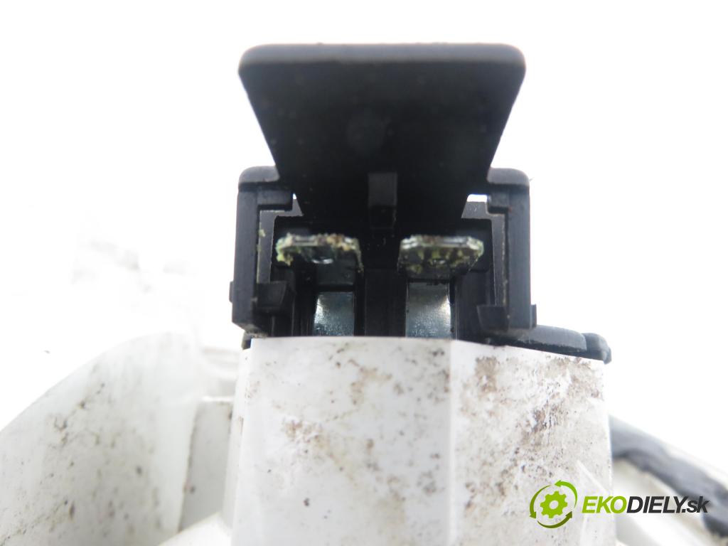 AUDI 80 (8C, B4) SEDAN 1994 66,00 1.9 TDI - 1Z 1896,00 Svetlo pravé zadné kufor