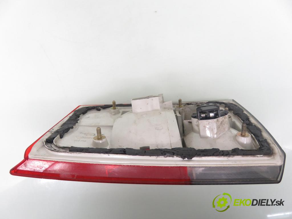 AUDI 80 (8C, B4) SEDAN 1994 66,00 1.9 TDI - 1Z 1896,00 Svetlo pravé zadné kufor