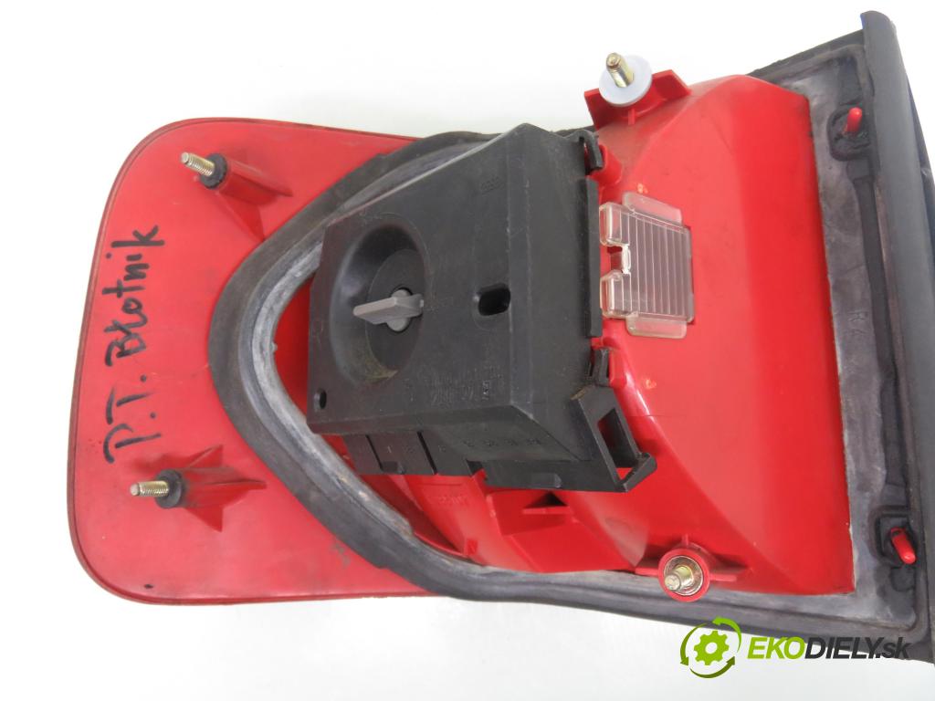 AUDI 80 (8C, B4) SEDAN 1994 66,00 1.9 TDI - 1Z 1896,00 Svetlo pravé zadné R295102 ; 29632202