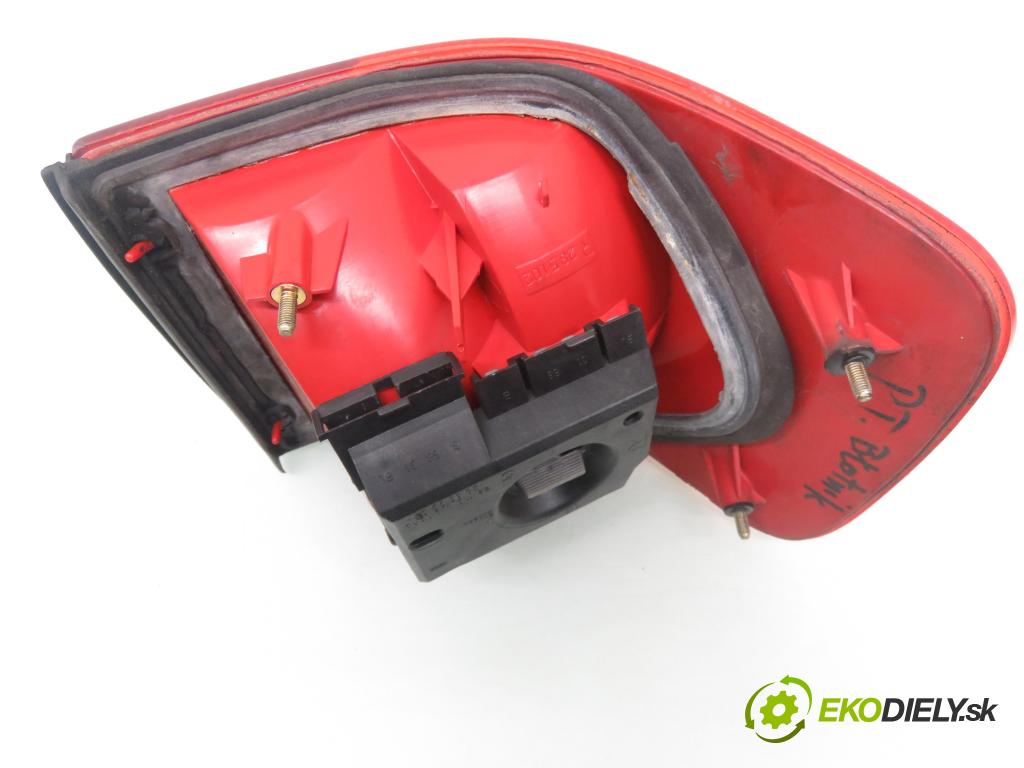 AUDI 80 (8C, B4) SEDAN 1994 66,00 1.9 TDI - 1Z 1896,00 Svetlo pravé zadné R295102 ; 29632202