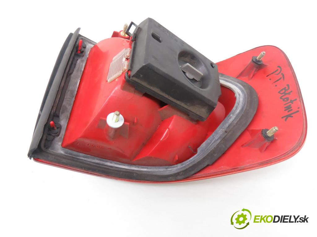 AUDI 80 (8C, B4) SEDAN 1994 66,00 1.9 TDI - 1Z 1896,00 Svetlo pravé zadné R295102 ; 29632202