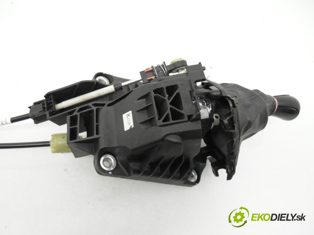 MAZDA 5 (CR19) MINIVAN 2007 107,00 2 - LFF7 1999,00 ZVEDÁK: