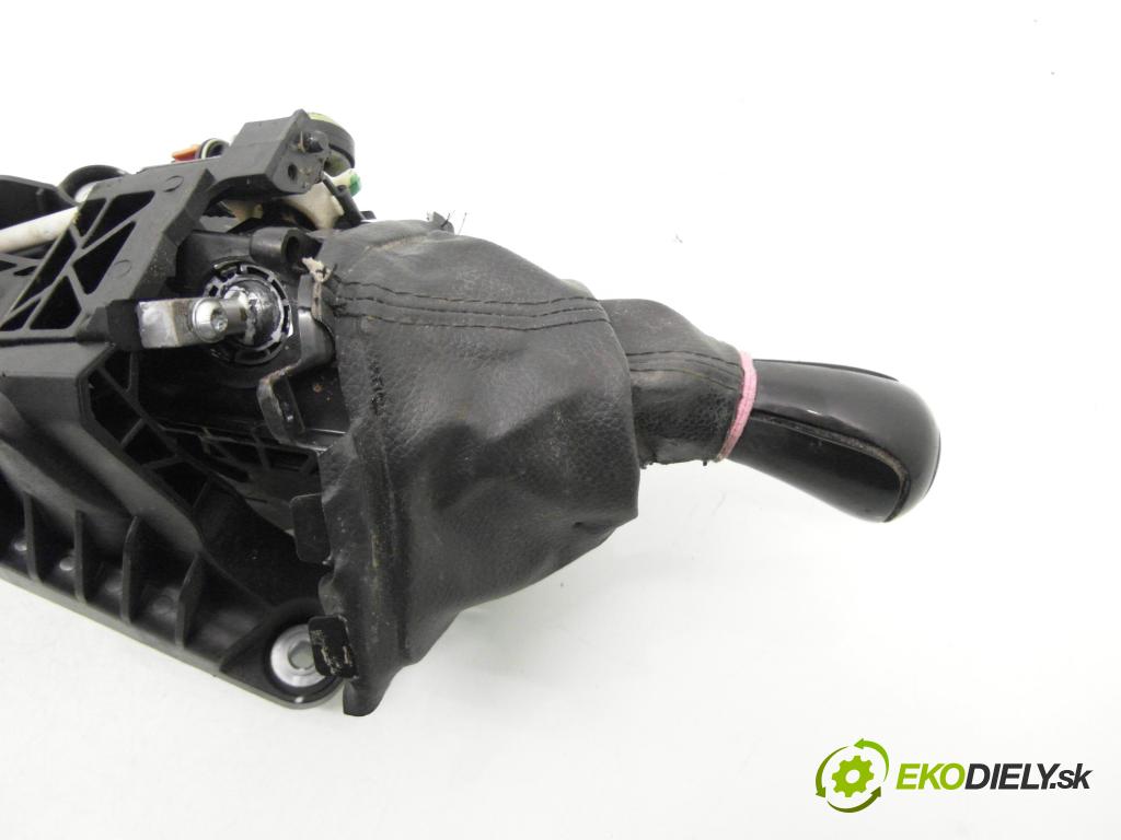 MAZDA 5 (CR19) MINIVAN 2007 107,00 2 - LFF7 1999,00 ZVEDÁK: