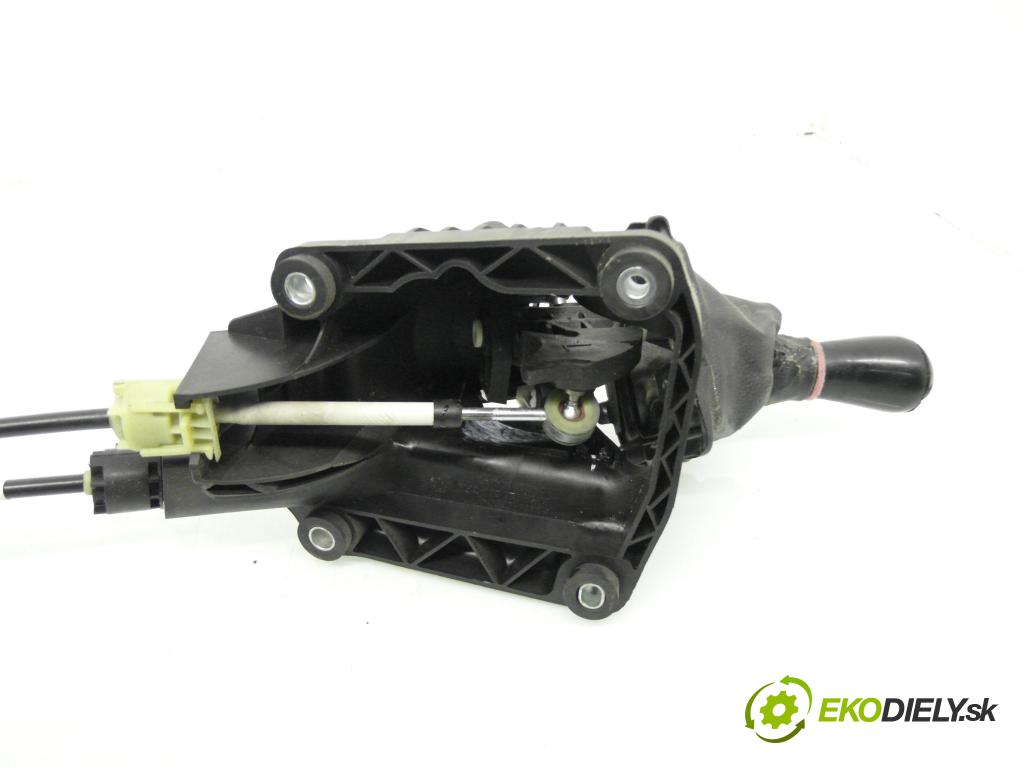 MAZDA 5 (CR19) MINIVAN 2007 107,00 2 - LFF7 1999,00 ZVEDÁK: