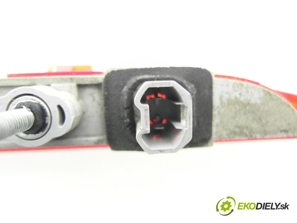 MAZDA 5 (CR19) MINIVAN 2007 107,00 2 - LFF7 1999,00 SVĚTLO bŕzd D46151580