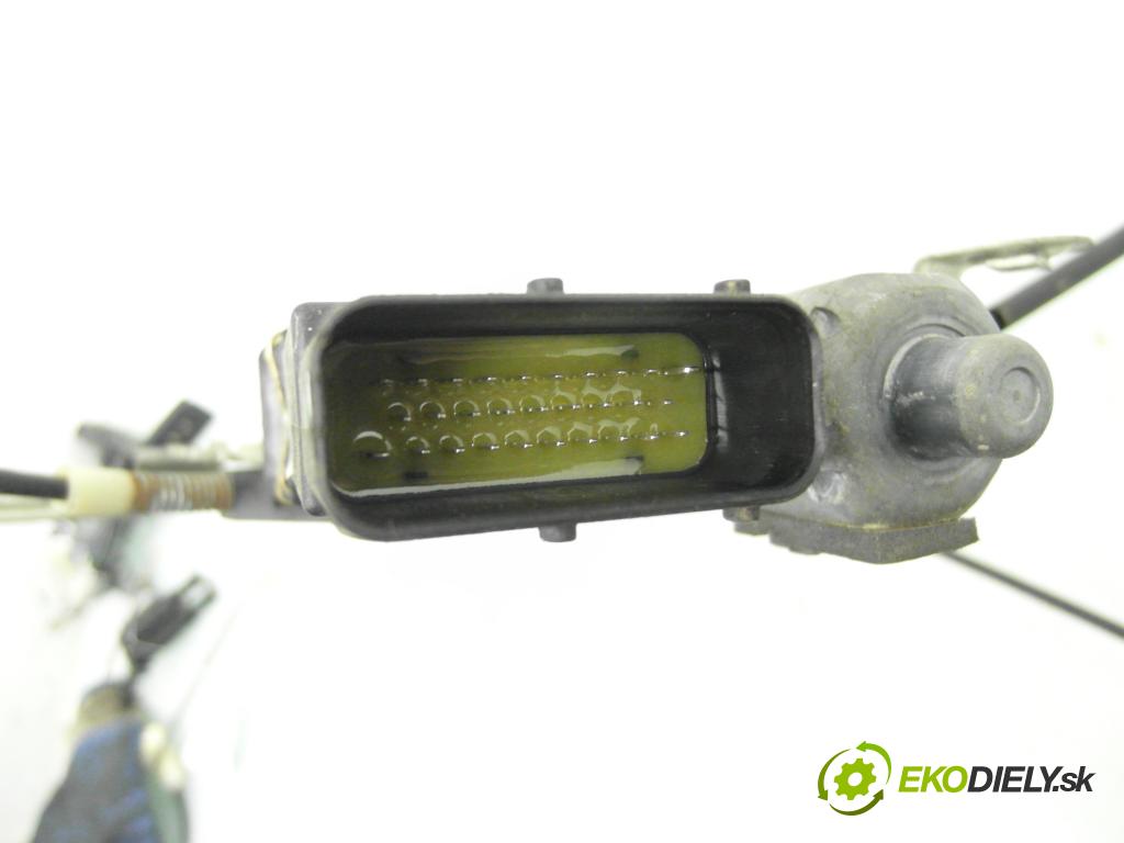 SKODA OCTAVIA I (1U2) SEDAN 1998 66,00 1.9 TDI 90- AGR 1896,00 Mechanizmus okien 101448202 ; 05076510 ; 0130821730