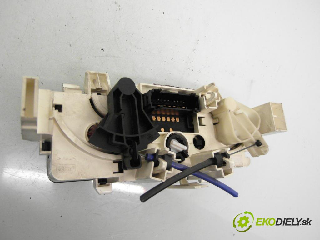 CITROEN C3 I (FC_) HB 2004 50,00 1.4 HDi 8V - 8HX 1398,00 Panel kúrenia KLIMATIZACE: F664478N